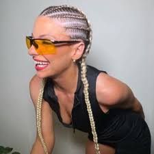 Antonella Moya's Instagram, Twitter & Facebook