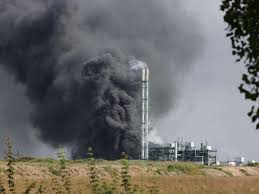 Smoke billowing from the leverkusen chemicals park shortly after the explosion source. 6n4tesek7fs1pm