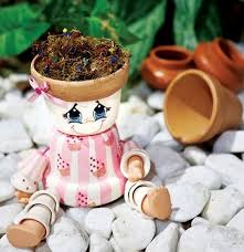 Deko Im Garten 85 Mobel Accessoires Zum Selbermachen Selbstgemachte Tongefasse Tontopfe Bemalen Topfblumen