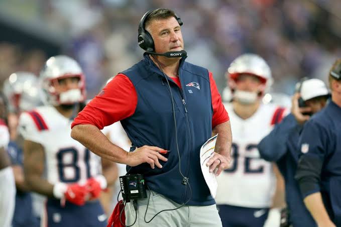 Mike Vrabel: New England Patriots coach is seeking counseling and will miss  Day 3 of the NFL draft, report says | CNN