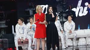 La gara nella scuola si fa sempre più viva ed ogni giorno che passa qualcuno viene eliminato. Amici 17 Filippo Eliminato Matteo Vince La Prima Puntata Del Serale