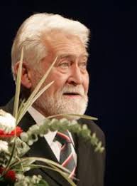 Matka jeho dvou synů josefa a antonína, režisérka a dcera známého litoměřického malíře denisa grimmová, totiž byla nadosmrti velmi dobře zajištěna. Josef Abrham Irozhlas Spolehlive Zpravy