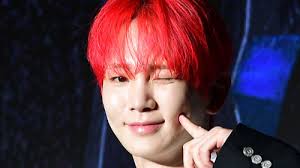 The group UNIS captured the eyes and ears with a performance of  "SWICY."Eunice (Jin Hyun-joo, Nana, ..