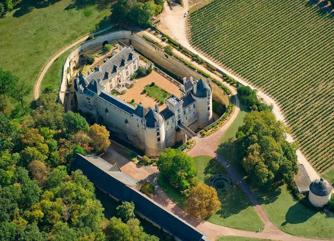 Brézé: Two Châteaux in One in the... | Gazette Drouot