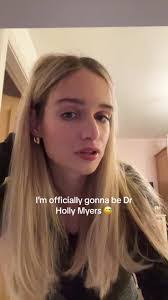 Holly Moir's Instagram, Twitter & Facebook