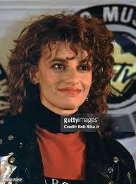 15 460 photos et images haute résolution de Sandra Show