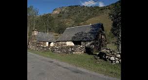 Avec la 1re édition du concours de restauration de granges foraines, c'est un coup de projecteur qui est donné jamais on ne la vendra. Grange Dite Grange Foraine A Loudenvielle 65 Loudenvielle Tourisme