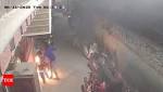Delhi: sets series vehicles fire