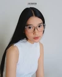 Kacamata Berkana ga pernah ketinggalan buat nemenin kegiatan sehari-hari  👀🤍