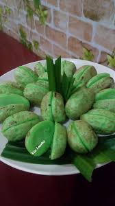 Satukan bersama tepung gandum, pewarna hijau, telur dan kacau rata dengan whisk hingga semua sebati, tambah garam secukup rasa. Resepi Kuih Cara Manis Sukatan Cawan Yang Mudah Dan Lembut Kitpramenulis