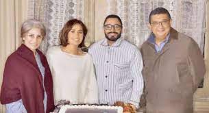 دا اللى انا فيه ماخترش يوم على بال حلم بعيد انا كنت فاكره خيال ده ليالى ابلك مش عايز اعرف كام بسنين كتير وايام. ØªØ§Ù…Ø± Ø­Ø³Ù†ÙŠ ÙŠØ¹Ù„Ù† Ø¹Ù† Ù…ÙˆØ¹Ø¯ Ø¹Ø±Ø¶ ÙÙŠÙ„Ù…Ù‡ Ø§Ù„Ø¬Ø¯ÙŠØ¯ Ù…Ø´ Ø£Ù†Ø§