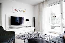 Fernseher aufhangen kabel verstecken wohnzimmer fernseher verstecken. Fernseher Verstecken Oder Prominent Aufstellen 7 Ideen