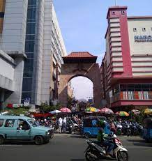 It is divided into five kotamadya (city area), which is headed by a walikota (mayor). Semrawut Pasar Baru Yang Jadi Icon Pasar Tertua Di Dki Jakarta Itu Wartakini Co