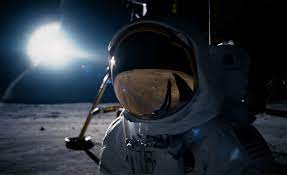 I was one of perhaps a half a billion persons who witnessed the moon landing of apollo 11 on television. What First Man Gets Right About The Apollo Moon Landing
