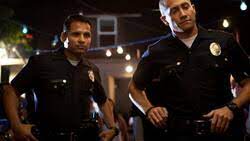 Wer hier als gesetzeshüter den kampf gegen den alltäglichen wahnsinn aus hass und gewalt aufnimmt, muss aus einem harten holz. End Of Watch Film 2012 Moviepilot De