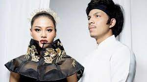 Knight's age of fire series. Mysterious Person Sends 2 Plastic Bags Filled With Money For Aurel And Atta Halilintar S Wedding World Today News