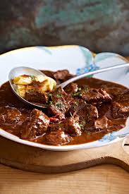 20 Easy Healthy Dinner Recipes Klassisches Rindergulasch Saftiges Rindergulasch Mit Dunkler Sosse Ein K Healthy Dinner Recipes Chicken Beef Goulash Recipes