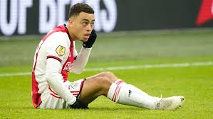 Officiële website van afc ajax. Fc Bayern Munchen Wirbt Um Talent Sergino Dest Von Ajax Amsterdam Kicker