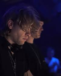 Formado por Tom Howie e Jimmy Vallance, dois amigos canadenses que se  conheceram na adolescência, Bob Moses é resultado de um reencontro de total  acaso., Tom, com sua voz tocante, e Jimmy, com ...