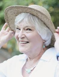 Dee Larson's Instagram, Twitter & Facebook