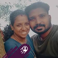 Pride, love, and a mother's touch ❤️ 🇮🇳 Vaishali Rameshbabu, her mother  Nagalakshmi, and her brother Praggnanandhaa R. #FIDEGrandSwiss