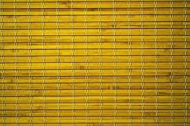 Amplas bagian luar bambu agar menjadi halus. Rumah Lebih Asri Dengan 10 Rekomendasi Tirai Bambu Dari Bp Guide