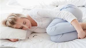 Posisi tidur yang salah akan mengakibatkan kesan sakit² sendi, sakit leher, sakit tulang belakang dan lain² lagi. 8 Posisi Tidur Yang Baik Untuk Meningkatkan Kualitas Tidur