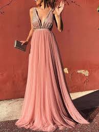 Bunların yaklaşık 53% kadarı gelinlikler, 32% büyük beden elbise ve etekler ve 1% kadarı rahat elbiseler şeklindedir. Altoparlante Sorpassare Conquista Vestiti Corallo Lunghi A3v It