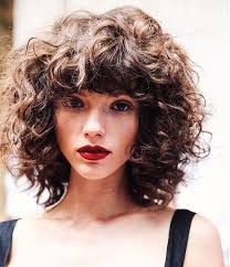 Cortes De Cabello Y Peinados Para Mujer Con Pelo Rizado Invierno 2022 Modaellas Com