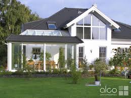 Der wintergarten kann teilweise und auch komplett in das haus integriert werden, oder als anbau die eigenen vier wände erweitern. Vollige Integration Eines Wintergartens In Ein Haus