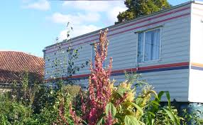 Quels sont les travaux que peuvent accomplir les bénévoles? Peut On Installer Un Mobil Home Dans Son Jardin Que Dit La Loi