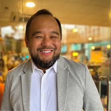 Wayne Wing's Instagram, Twitter & Facebook