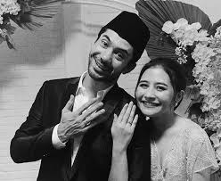 Webmasters, you can add your site in. Prilly Latuconsina Tampil Bareng Reza Rahadian Di Serial Baru