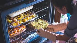 Aunque puedes comprar el bacalao desalado si no sabes cuándo lo vas a cocinar puedes desalarlo en casa. Mitos Y Verdades Sobre El Horno Que Debes Conocer