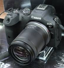 Canon EOS R7