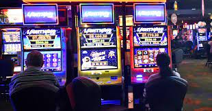 Slots to smartphones: Pandemic sends Australia's gambling problem online