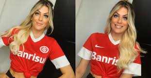 Renata fan não aguentou e se emocionou ao falar da sua família e do amor pelo internacional. Renata Fan Posta Foto De Biquini E Fas Denunciam Abuso De Photoshop
