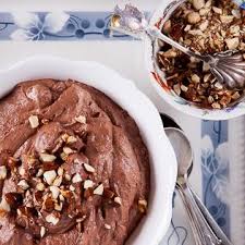 Das Schokomousse Ist In Der Tat Einfach Und Schnell Zuzubereiten Und Bereitet Allen Schokofans Ein Grosses Vergnugen S Schokomousse Rezept Schokomousse Rezepte