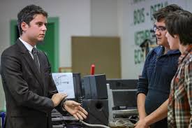 Militant au parti socialiste de 2006 à 2016, il est membre du cabinet de la ministre de la santé marisol touraine de 2012 à 2017 et conseiller municipal de vanves depuis 2014. Le Secretaire D Etat Gabriel Attal En Creuse Un Chaudronnier En Sortie De Formation Est Embauche 1 500 Euros Gueret 23000