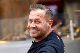 Das bestätigten sein management und die polizei. 2021 Willi Herren Lindenstrasse Colleagues Take A Touching Farewell