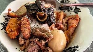 Bubur ayam menjadi salah satu makanan yang cukup umum di indonesia. Rekomendasi 9 Menu Sarapan Enak Di Malang Coba Kelezatan Bubur Ayam Cak Mun Tribun Travel