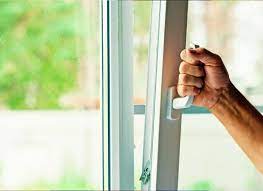 Notez tout de même que ce type de fenêtre prend de la place et qu'elle ne sera par conséquent pas la plus adaptée pour les petites pièces. Choix De Fenetre Comparer Les Differents Types D Ouverture