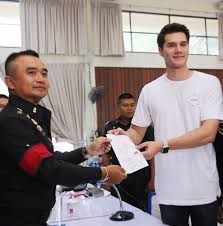 มิกค์ ทองระย้า ยืดอกสมัครเป็นทหารอากาศ ผลัดที่ 2 ลั่นไม่ได้น่ากลัว เป็นหน้าที่ชายไทยต้องรับใช้ชาติ บรรยากาศหน่วยตรวจเลือกทหารกองเกิน ที่. à¸¡ à¸ à¸—à¸­à¸‡à¸£à¸°à¸¢ à¸² à¸‚à¸­à¸—à¸³à¸«à¸™ à¸²à¸— à¸¥ à¸à¸œ à¸Šà¸²à¸¢ à¸ªà¸¡ à¸„à¸£à¹€à¸› à¸™à¸—à¸«à¸²à¸£à¸£ à¸šà¹ƒà¸Š à¸Šà¸²à¸•