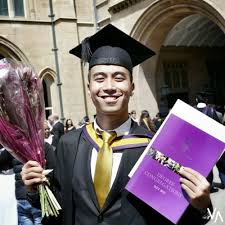 Enggak membayangkan waktu kuliah dulu bagaimana otak randi. 11 Artis Indonesia Yang Lulus Dari Kampus Luar Negeri Keren