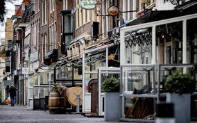 Het terras bij prosecco is voorzien van glaswanden, overkappingen Terrassen Per 1 Juni Open Horeca Hoopt Op Meer Je Krijgt Er Wel Scheve Gezichten Door Leeuwarder Courant
