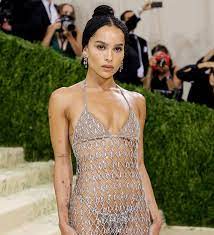 Zoë kravitz, mit vollem namen zoë isabella kravitz, wurde als tochter zweier stars in venice beach, los angeles, geboren: See Zoe Kravitz S Dazzling Saint Laurent Mesh Gown From The 2021 Met Gala