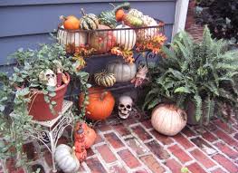 If you're looking for some ideas, here are five the best halloween animatronic props we've seen for 2018. 125 Cool Outdoor Halloween Decorating Ideas Digsdigs