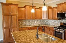 Myspaceremodeling Inc Able To Offer You 24 Hour Emergency Kitchen Renovation In La And We Have A Team Of Ded Maple Kitchen Cabinets Maple Kitchen Oak Kitchen