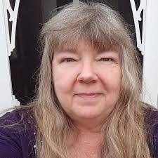 Laura Pounds's Instagram, Twitter & Facebook