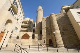 Located in the heart of baku's scenic old town district, the altstadt hotel is just 500 metres from the caspian sea. Tempel Palastanlagen Und Karawansereien In Baku Reiseknipse Die Reisewelt Im Fotofokus